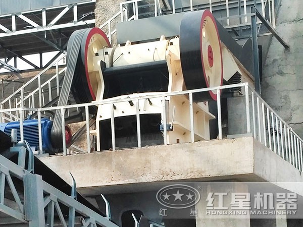鄂式破碎机施工现场 鄂式破碎机施工现场