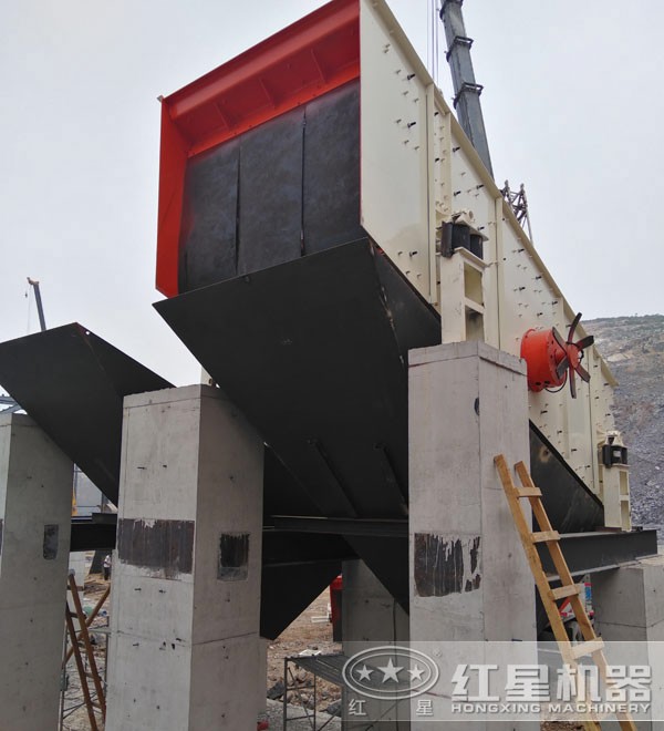 安装振动筛到水泥桩上 安装振动筛到水泥桩上